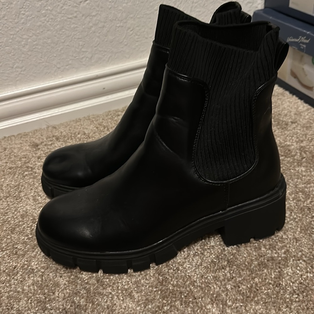 Chelsea Boot - Picture 2 of 4